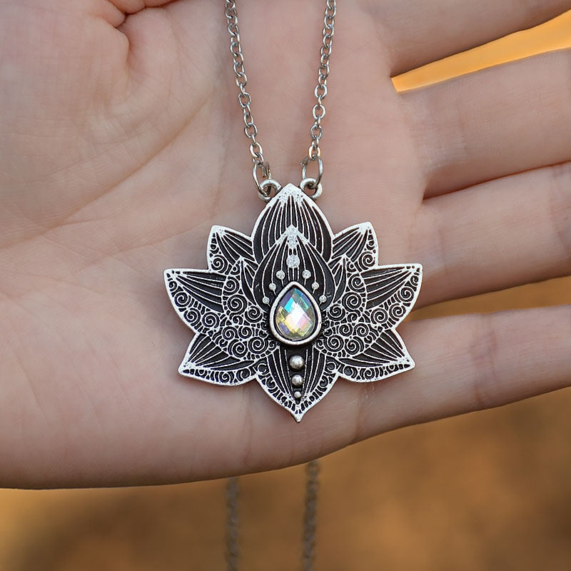 Vintage Wiccan Silver Mandala Crystal Lotus Pendant Necklace Spirit Meditation Jewelry